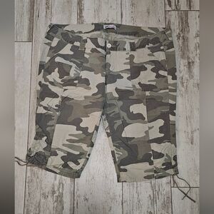 Lei Camouflage Long Shorts Bermuda 22 Plus